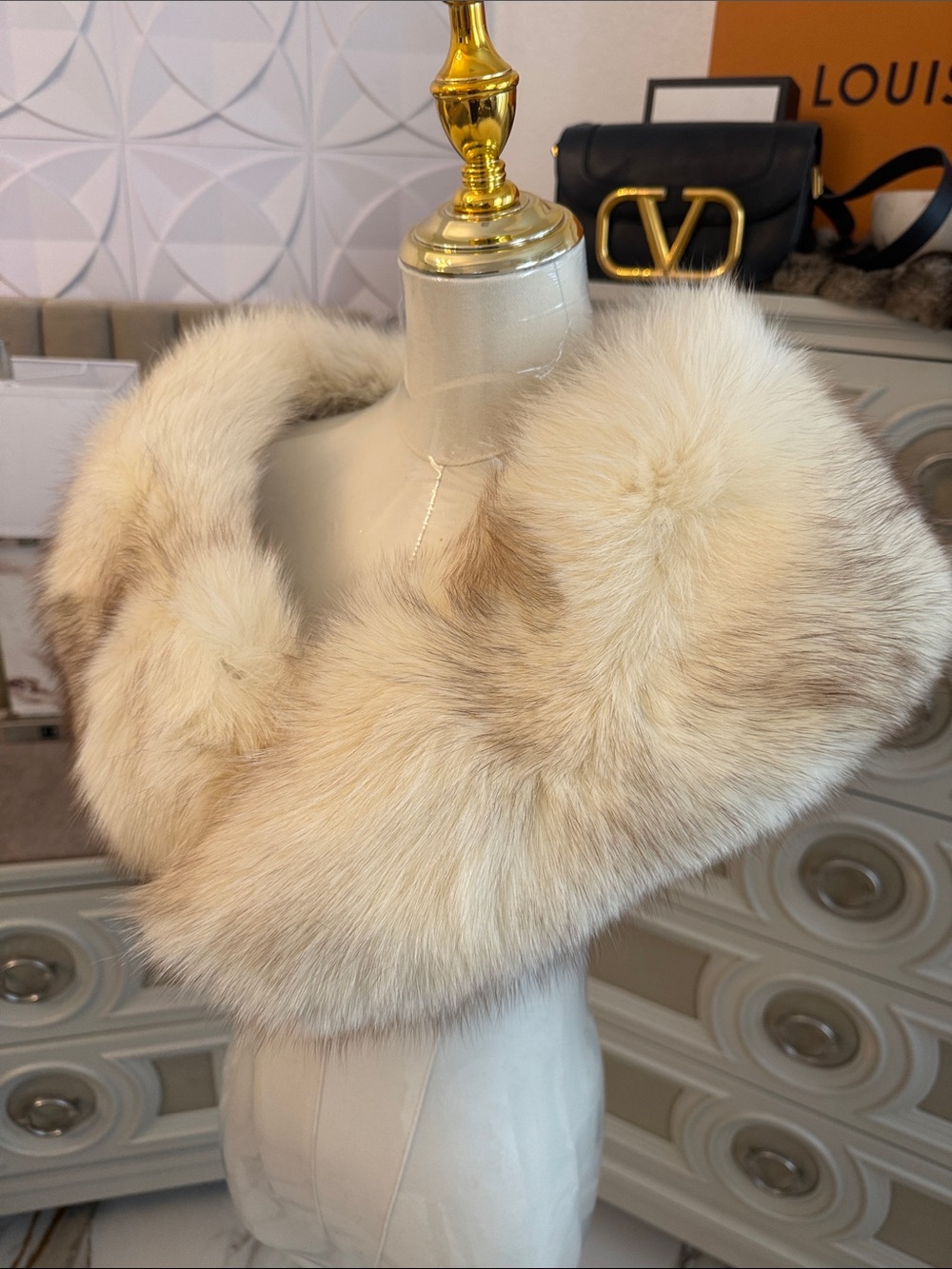 Saga fox fur platinum tag blue fox fur wrap